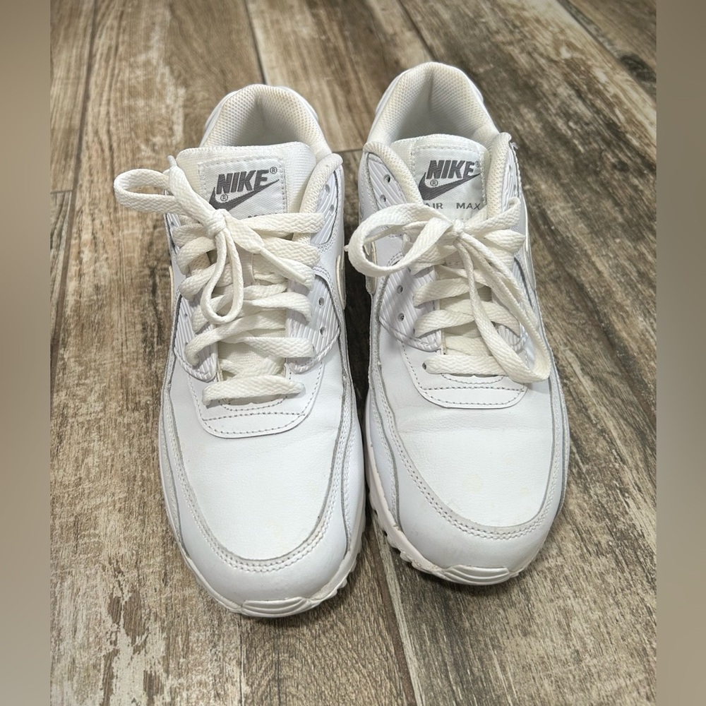 White NIKE AIRMAX